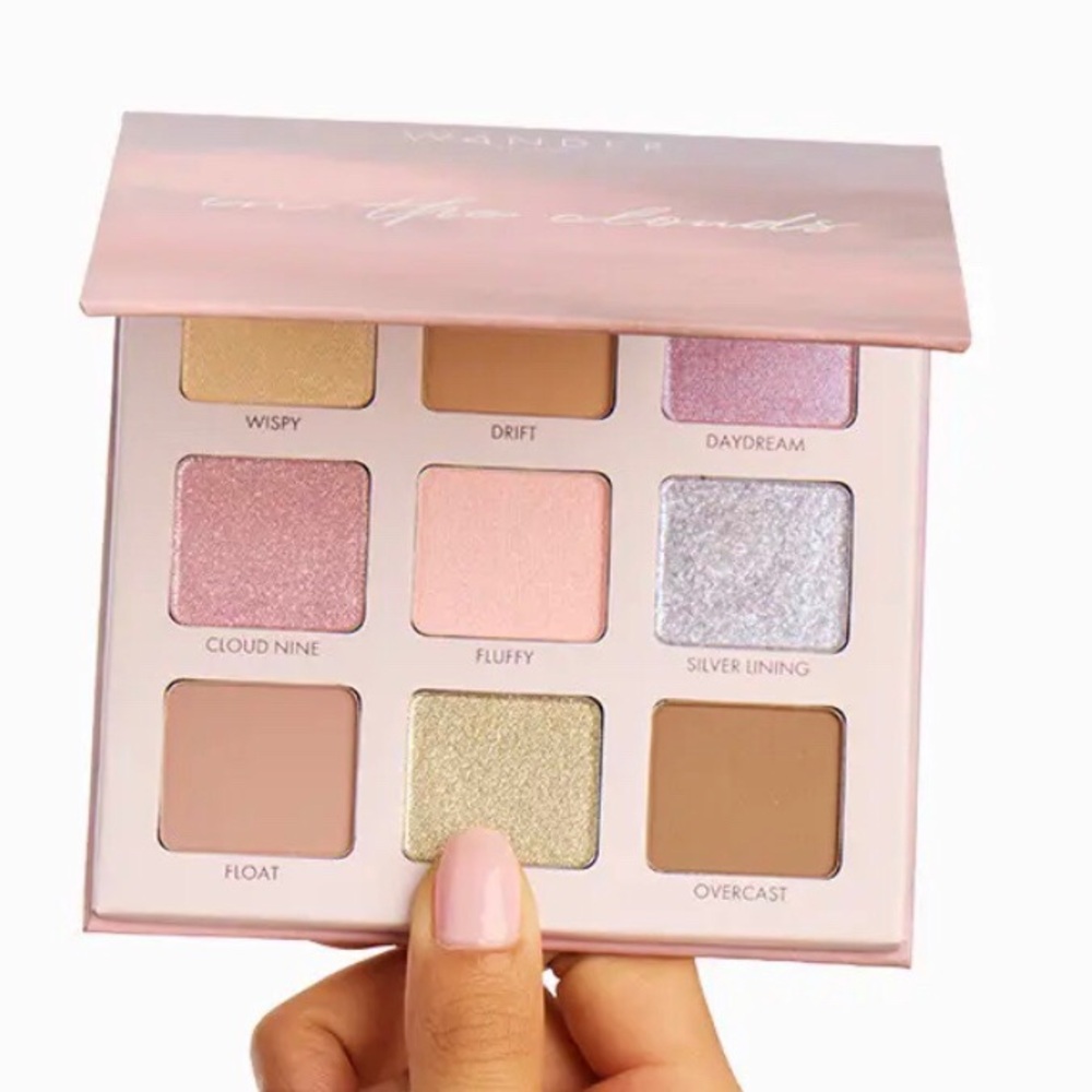 Wander Beauty In The Clouds Eyeshadow Palette 🎨